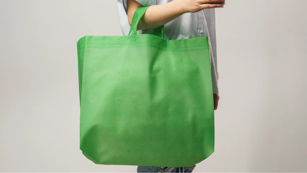 Comparative Mechanical Analysis: PP Spunbond Nonwoven vs. Traditional Woven Textiles in Commercial Packaging